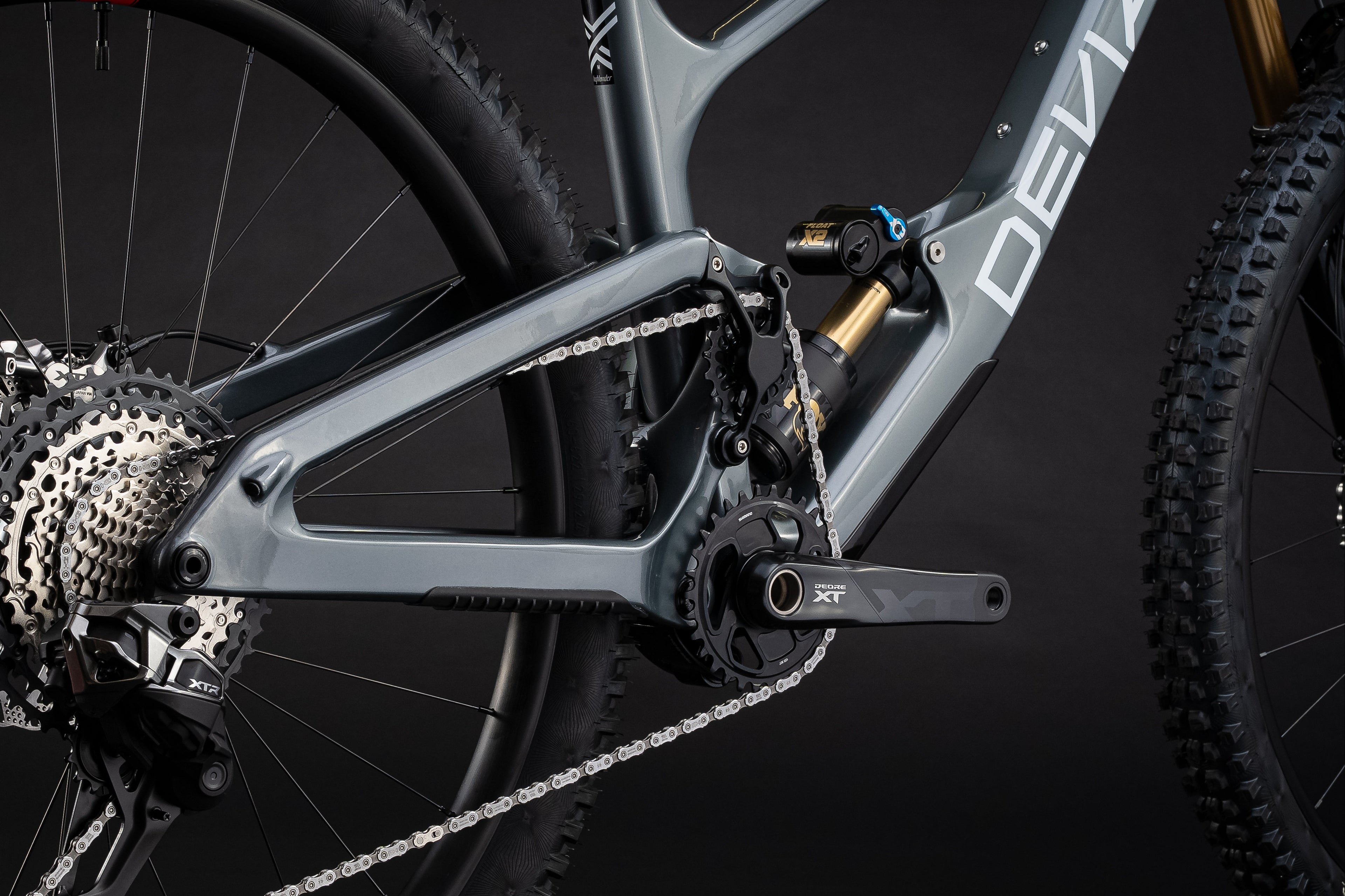 Deviate Storr Grey Highlander II full build