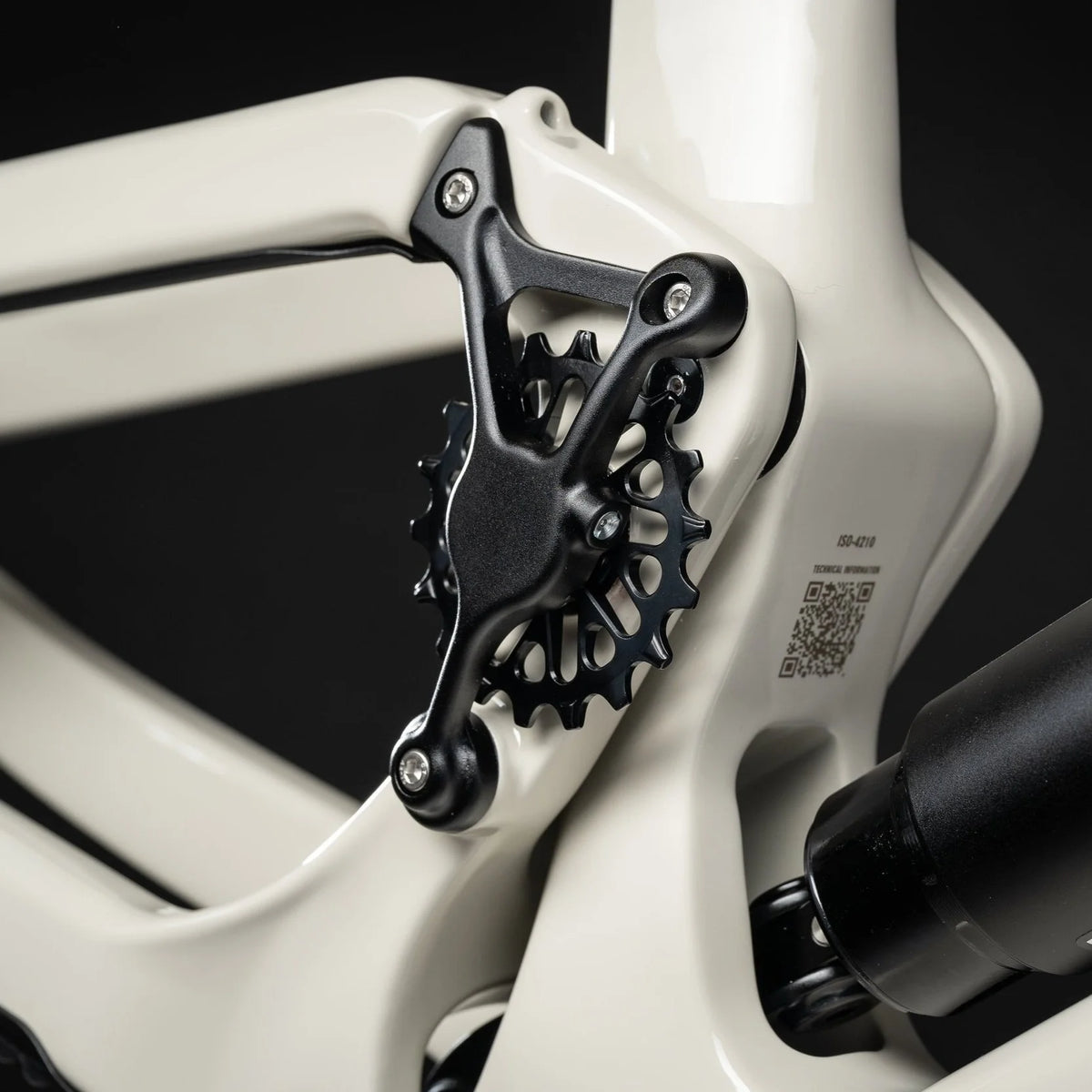 Claymore high-pivot drivetrain